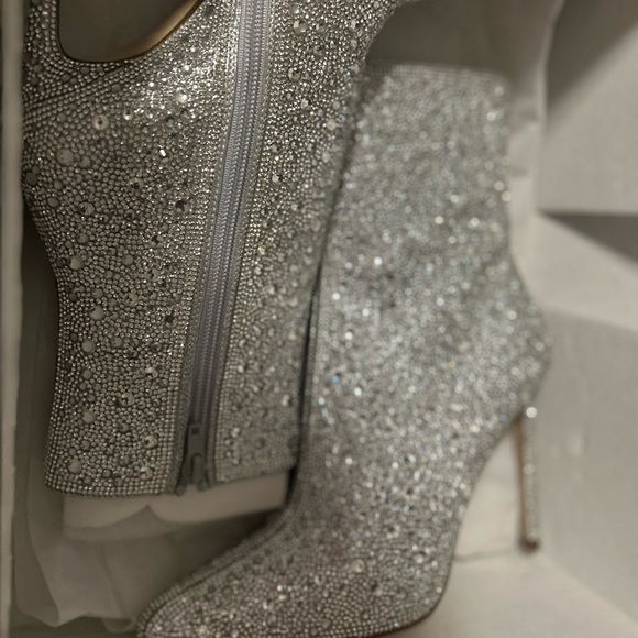 Women’s Rhinestone Shoes Size 7 NWT SOLD OUT - Picture 14 of 16